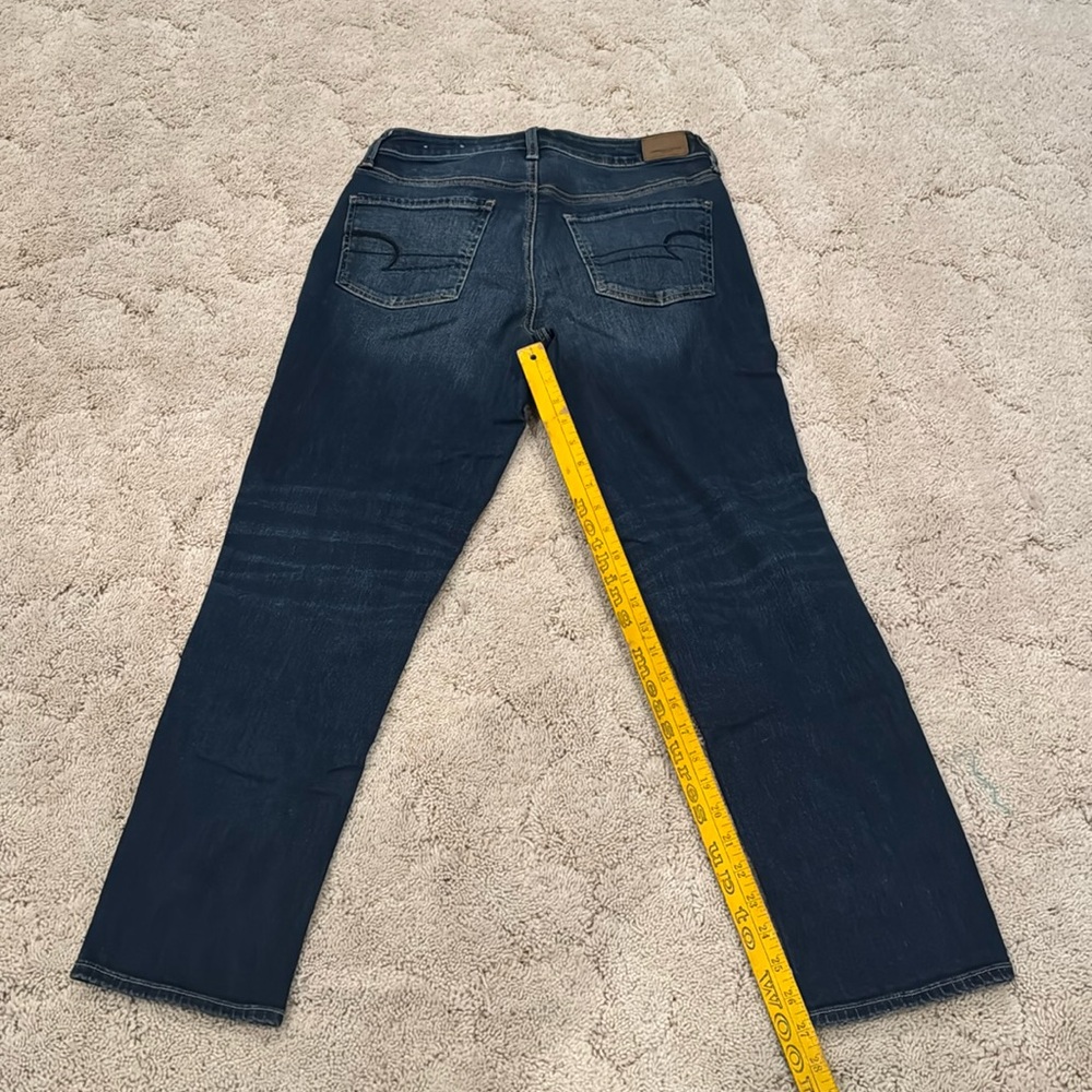 American Eagle Hi-Rise Tomgirl jeans